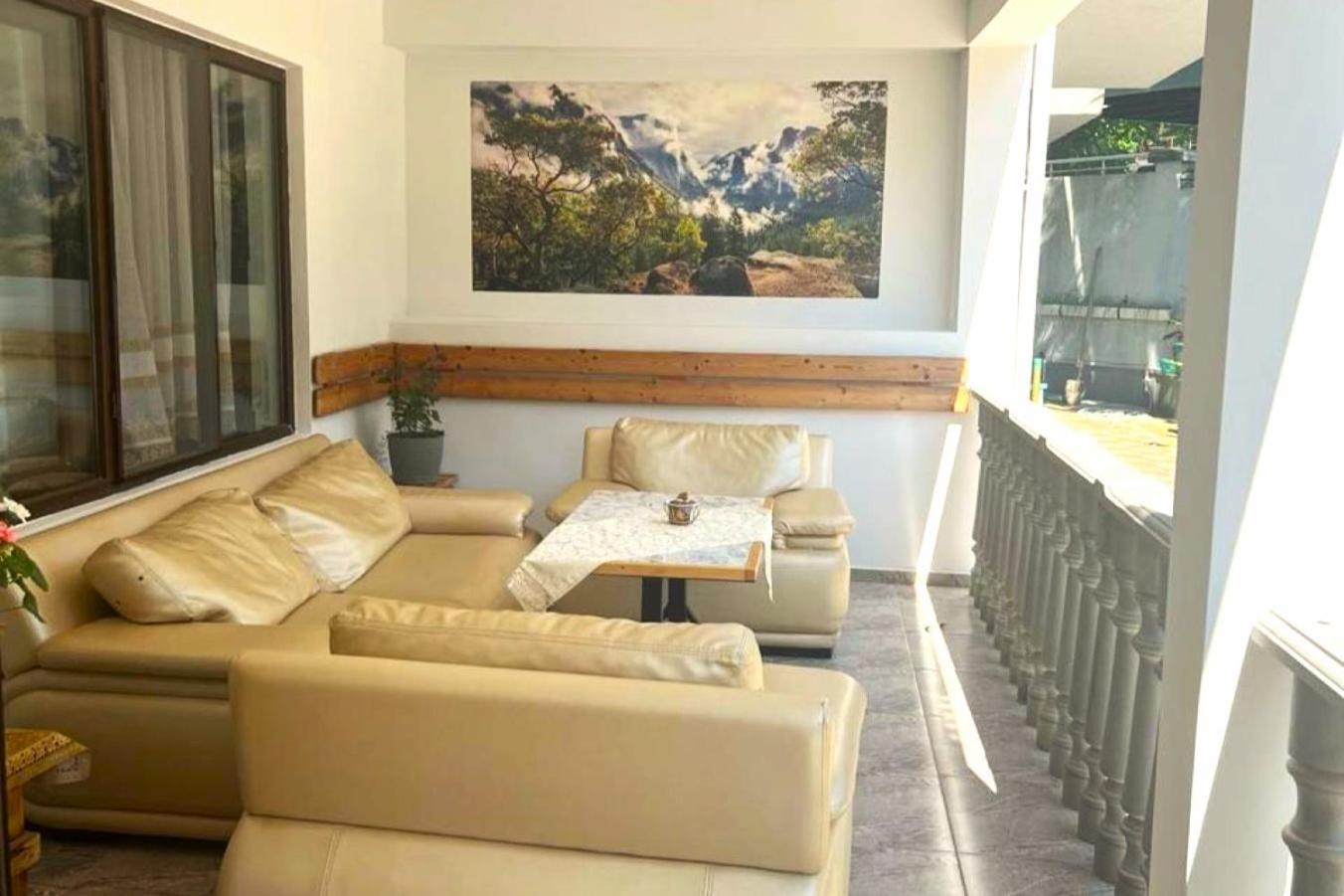 גוניו Hotel Ararat מראה חיצוני תמונה