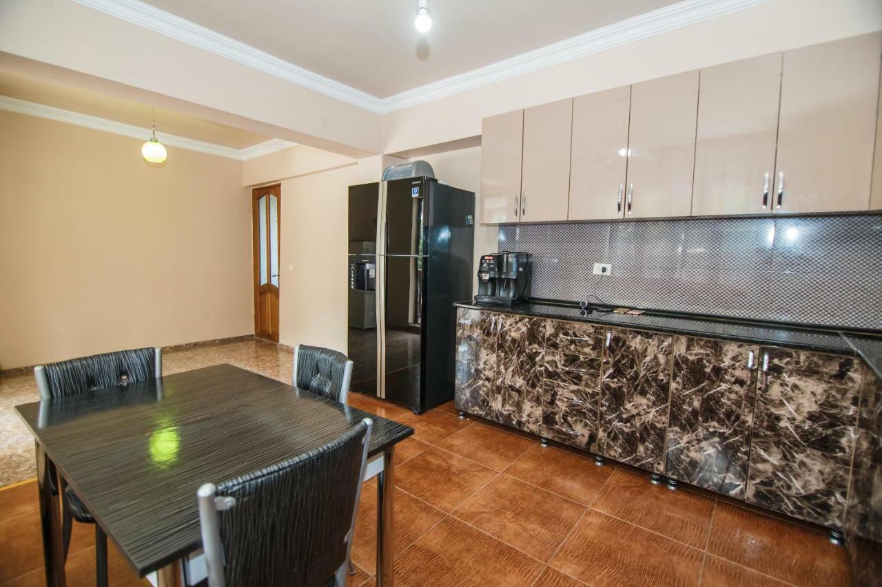 גוניו Hotel Ararat מראה חיצוני תמונה